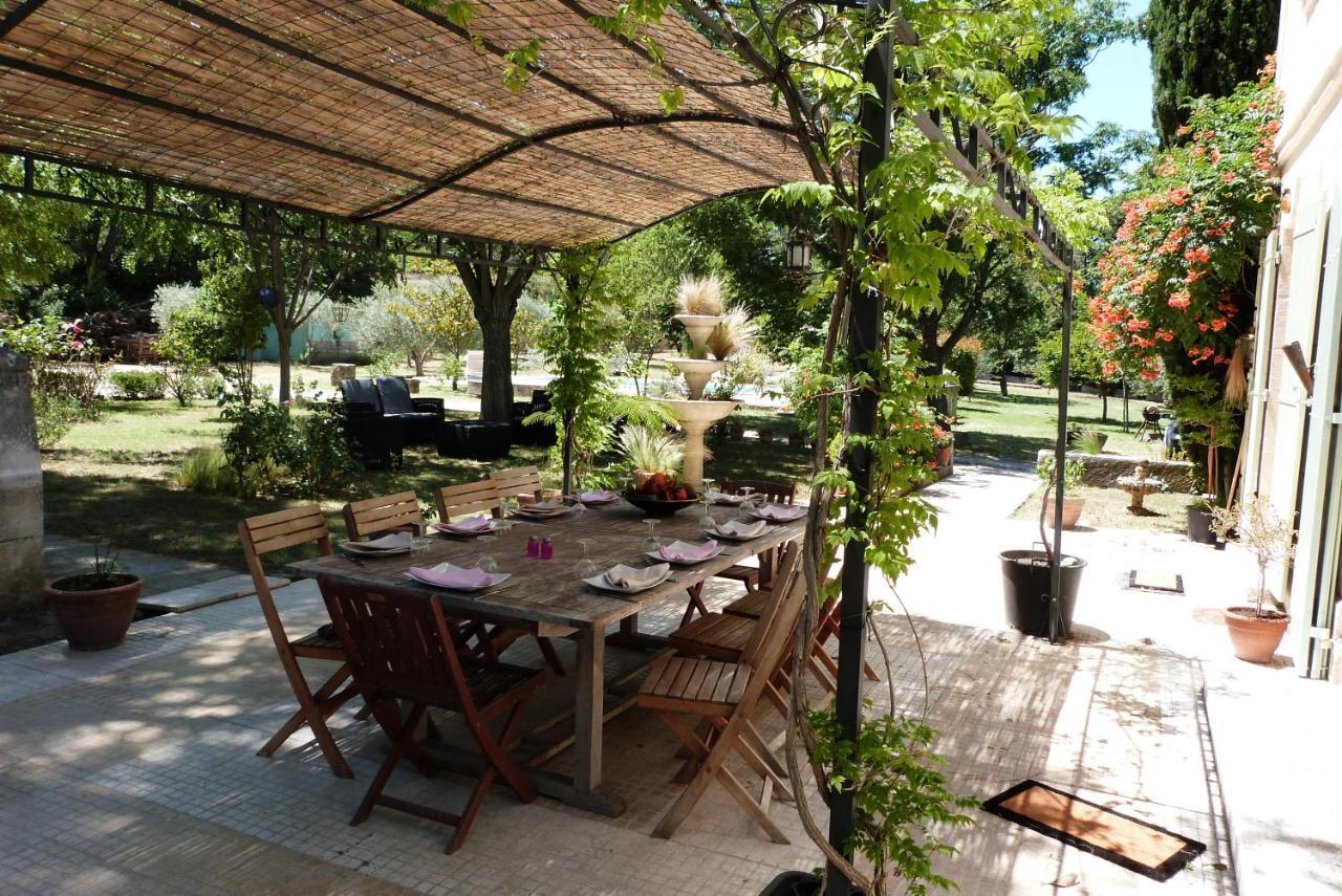 Le Mas Du Lac Saint-Rémy-de-Provence Exterior photo