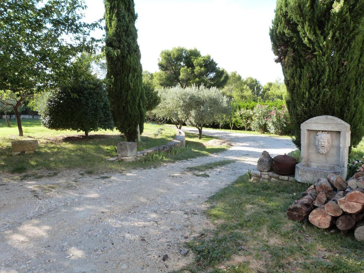 Le Mas Du Lac Saint-Rémy-de-Provence Exterior photo